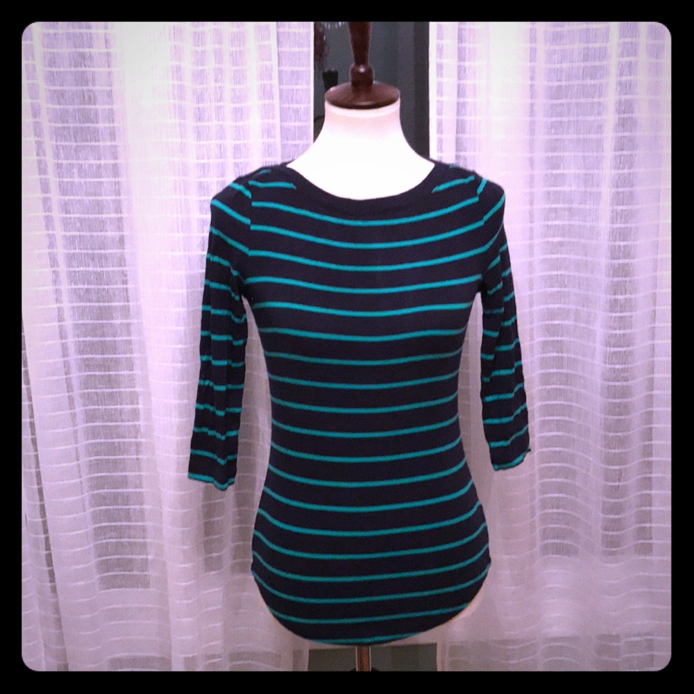 3/4 sleeve horizontal stripe shirt